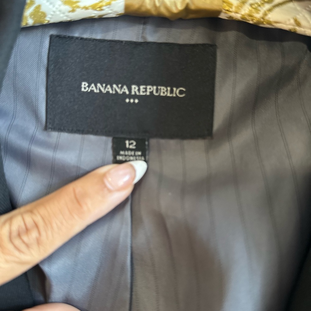 Banana Republic Black Women's Two-Button Blazer - Picture 3 of 10